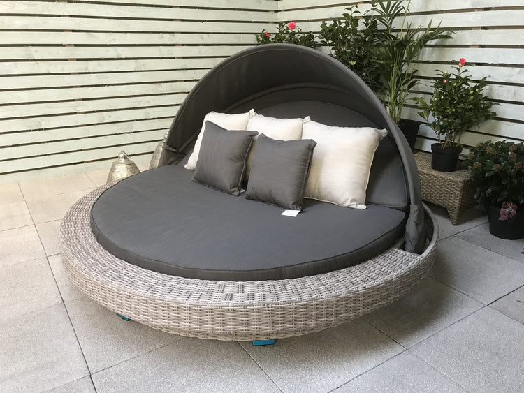 Madison Large Round Pale Grey Rattan Garden Daybed, 216cm | Signature Weave