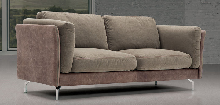 Johnny Italian Leather Sofa with Goose Down Cushions | Newtrend Concepts Italia