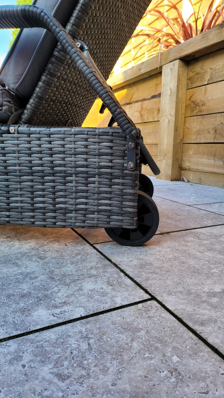 Signature Weave - Rattan Single Sun Lounger with Drinks Table | Savannah | Sava0404
