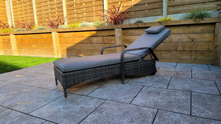 Signature Weave - Rattan Single Sun Lounger with Drinks Table | Savannah | Sava0404