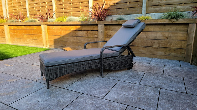 Signature Weave - Rattan Single Sun Lounger with Drinks Table | Savannah | Sava0404