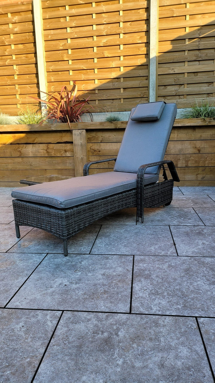 Signature Weave - Rattan Single Sun Lounger with Drinks Table | Savannah | Sava0404