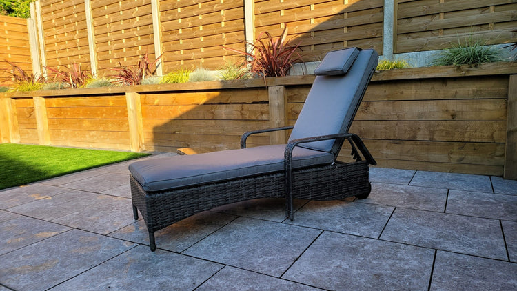 Signature Weave - Rattan Single Sun Lounger with Drinks Table | Savannah | Sava0404