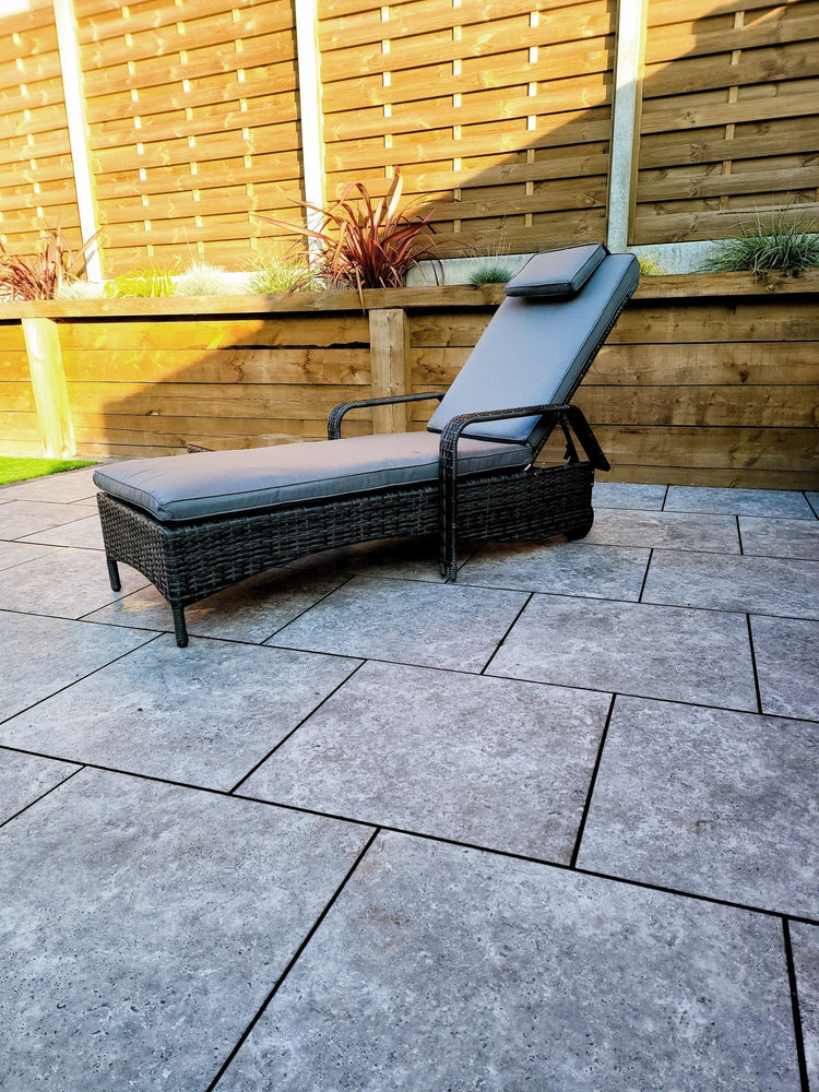 Signature Weave - Rattan Single Sun Lounger with Drinks Table | Savannah | Sava0404