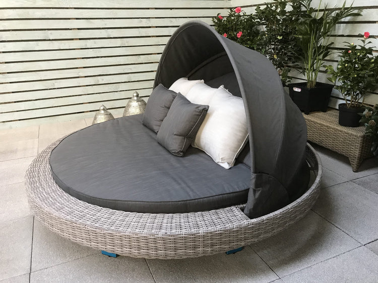 Madison Large Round Pale Grey Rattan Garden Daybed, 216cm | Signature Weave