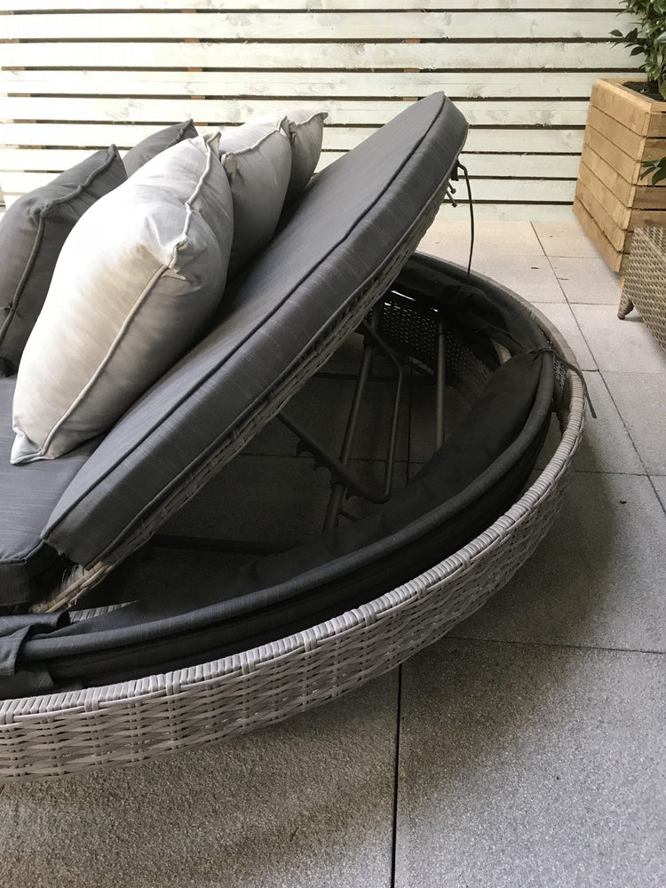Madison Large Round Pale Grey Rattan Garden Daybed, 216cm | Signature Weave
