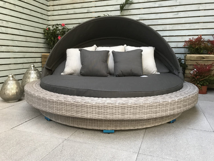 Madison Large Round Pale Grey Rattan Garden Daybed, 216cm | Signature Weave