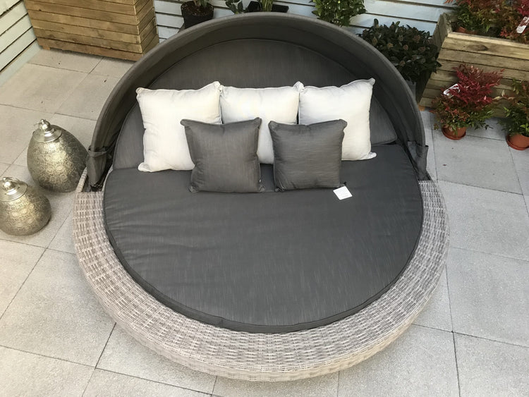 Madison Large Round Pale Grey Rattan Garden Daybed, 216cm | Signature Weave