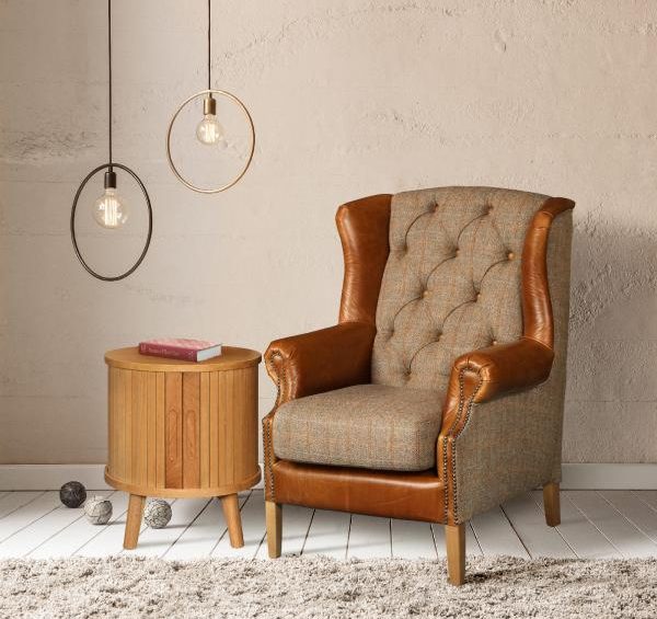 Leather sofa or upholstered in fabric - what to choose?