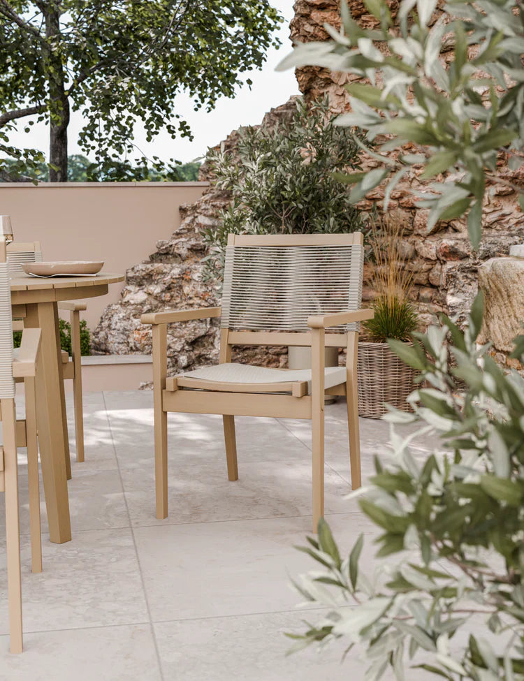Royal Craft - Roma 4 Seater Round Sunray with Black Granite Insert Dining Set with Roma Rope Stacking Chairs