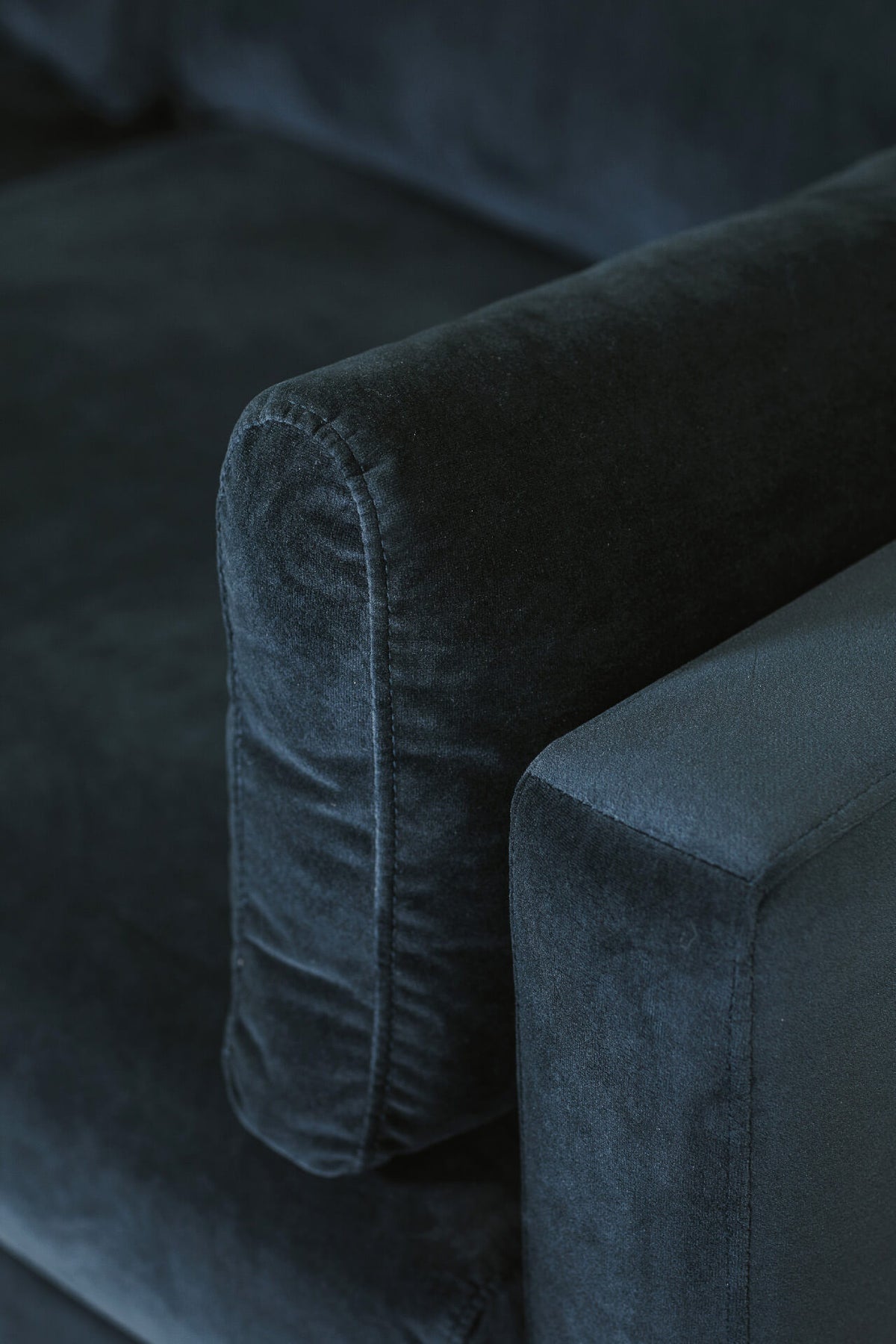 Wren Textured Fabric Sofa Collection on Black Metal Legs