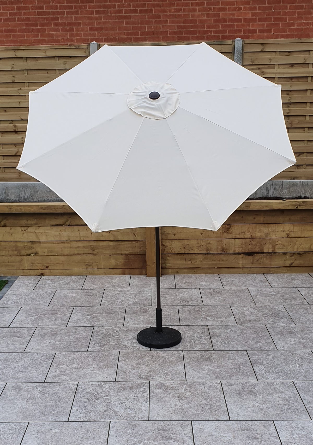 2.5m Beige Garden Table Parasol with Tilt & Wind-Up Handle